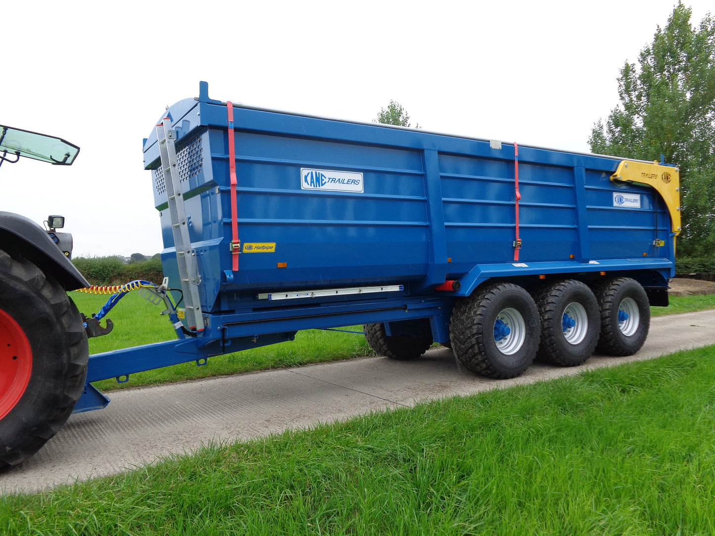 KANE M807 DREIACHSIGER GETREIDE-/SILAGEANHÄNGER.