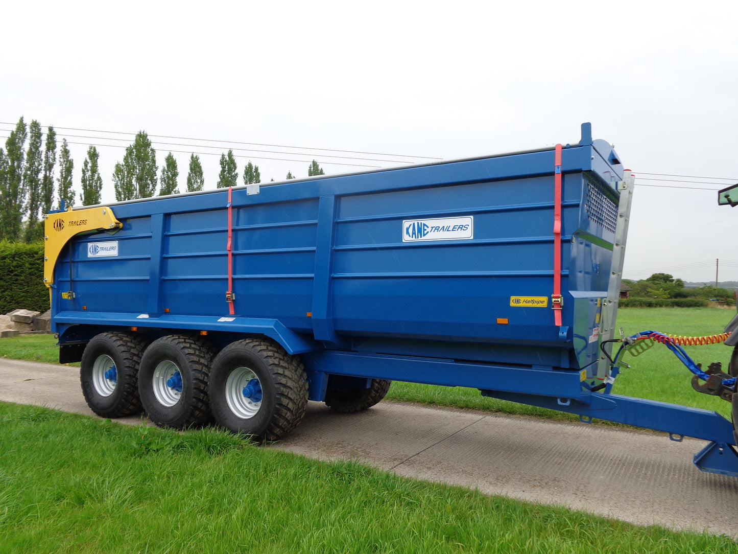 KANE M807 DREIACHSIGER GETREIDE-/SILAGEANHÄNGER.