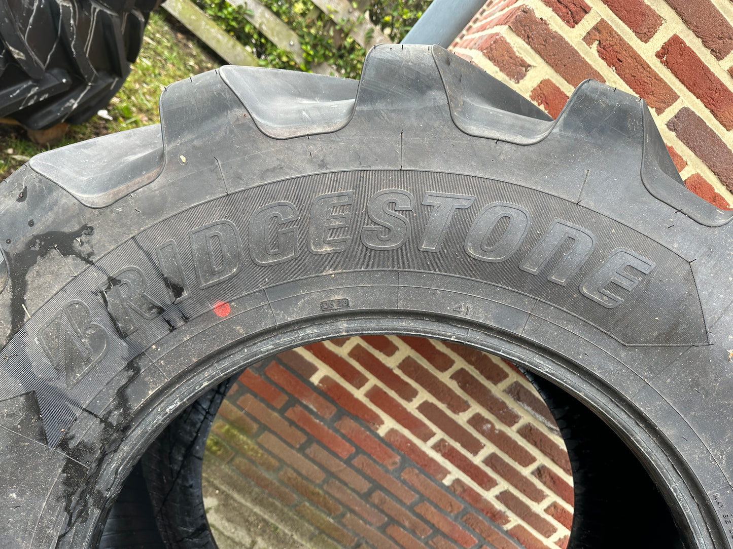 BRIDGESTONE BANDEN SET 540/65 - 28 TYPE VX - R NIEUW