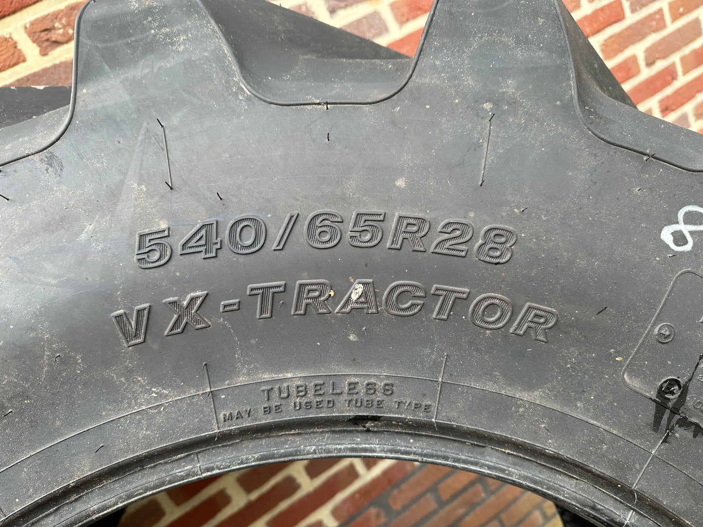 BRIDGESTONE BANDEN SET 540/65 - 28 TYPE VX - R NIEUW
