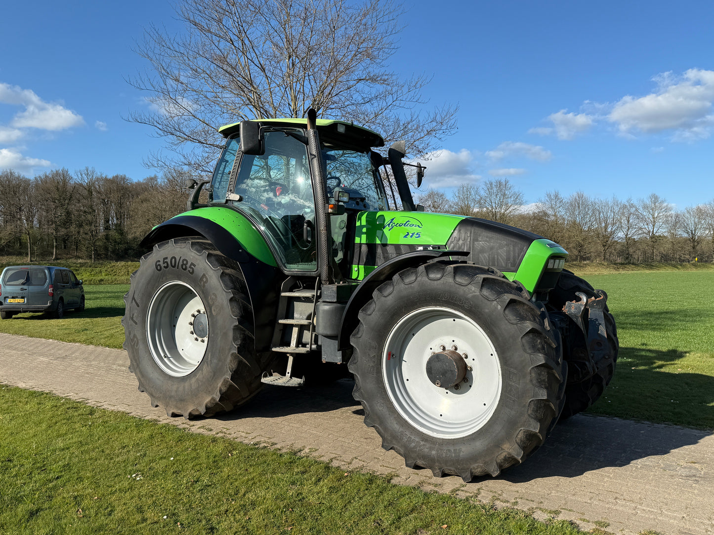 Deutz-Fahr Agrotron 215 Met fronthef en PTO