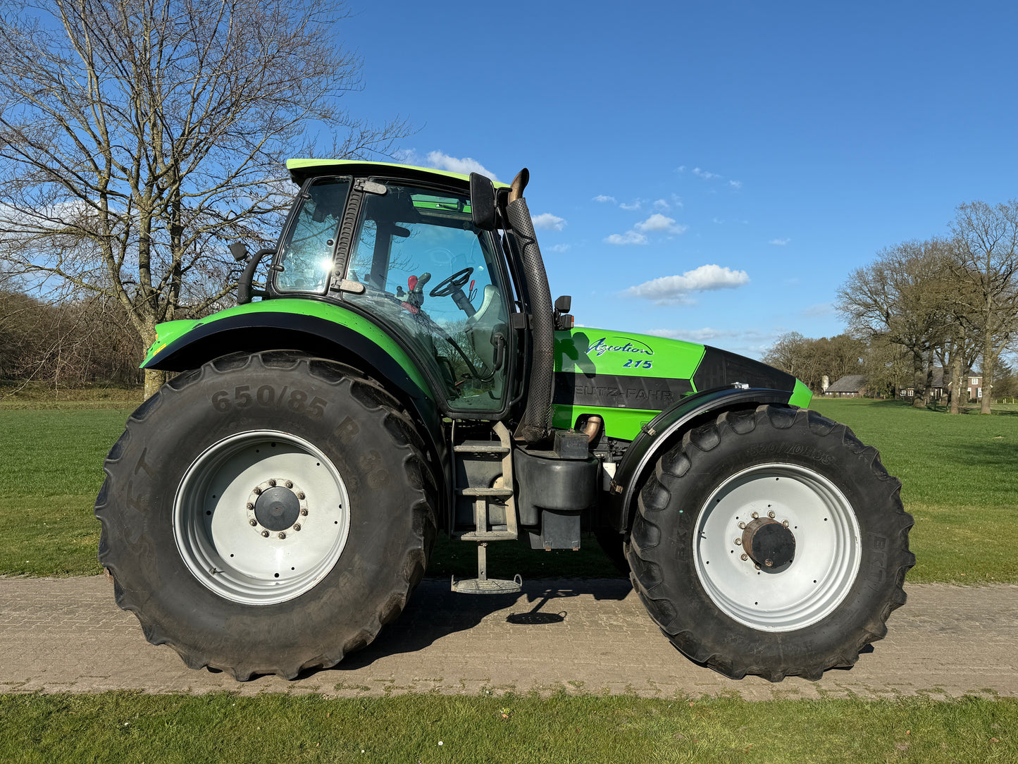 Deutz-Fahr Agrotron 215 Met fronthef en PTO