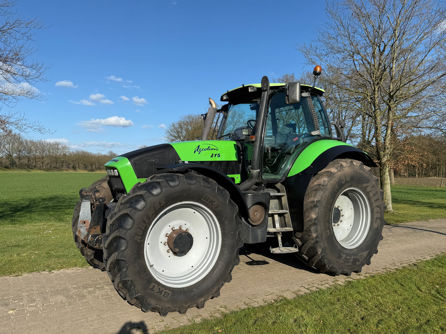 Deutz-Fahr Agrotron 215 Met fronthef en PTO