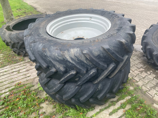 Michelin Omnibib 620/70 R42 Tractor tires on rim