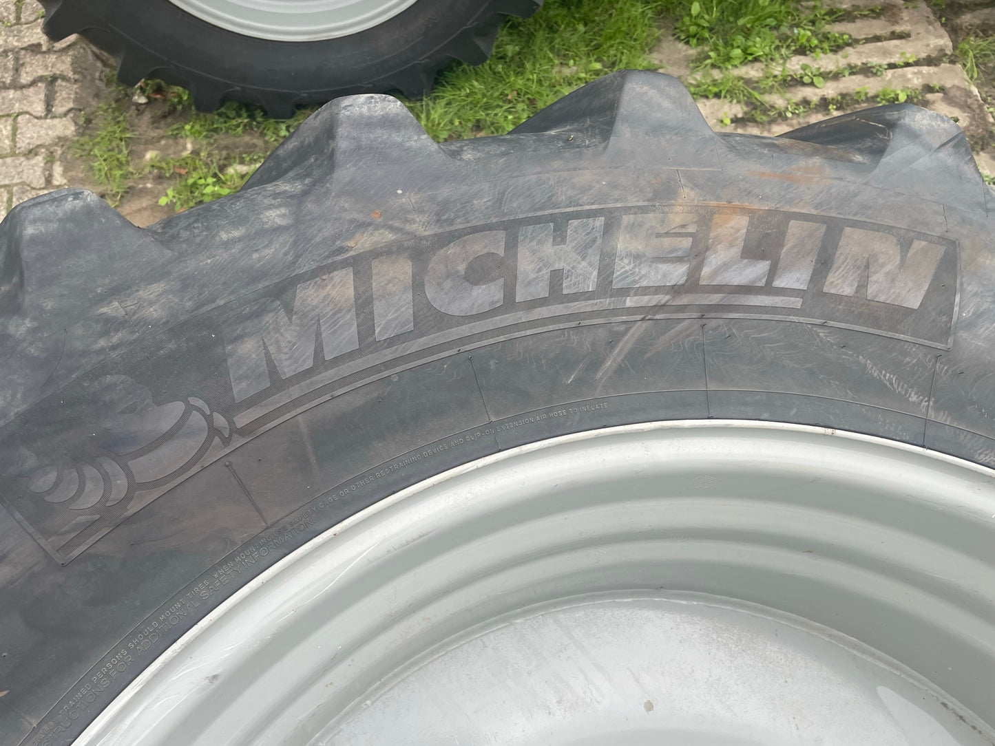 Michelin Omnibib 620/70 R42 Tractor tires on rim